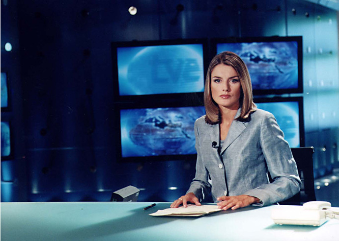 UNDATED:  In this handout from Television Espanola, Spanish television journalist Letizia Ortiz Rocasolano sits at a desk.  Her engagement to Spain's heir Prince Felipe was announced by the palace on November 3, 2003. The wedding will take place at the start of summer 2004 at Almudena Cathedral in Madrid.  (Photo by Television Espanola/Getty Images)