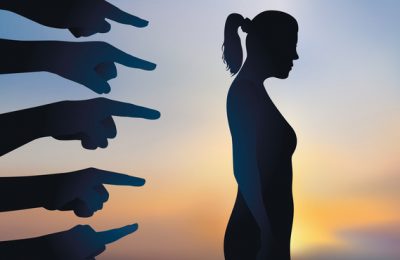 Main - Femme - montrer du doigt - Horizon soleil
